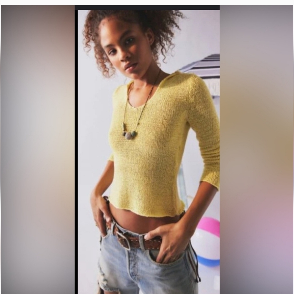 Silence + Noise UO Mae Yellow crochet mesh hoodie Sweater size XS brand new